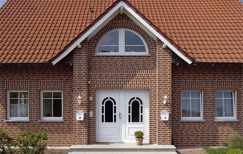 Фасадный кирпич vs клинкерный кирпич: какой выбрать для своего дома?
