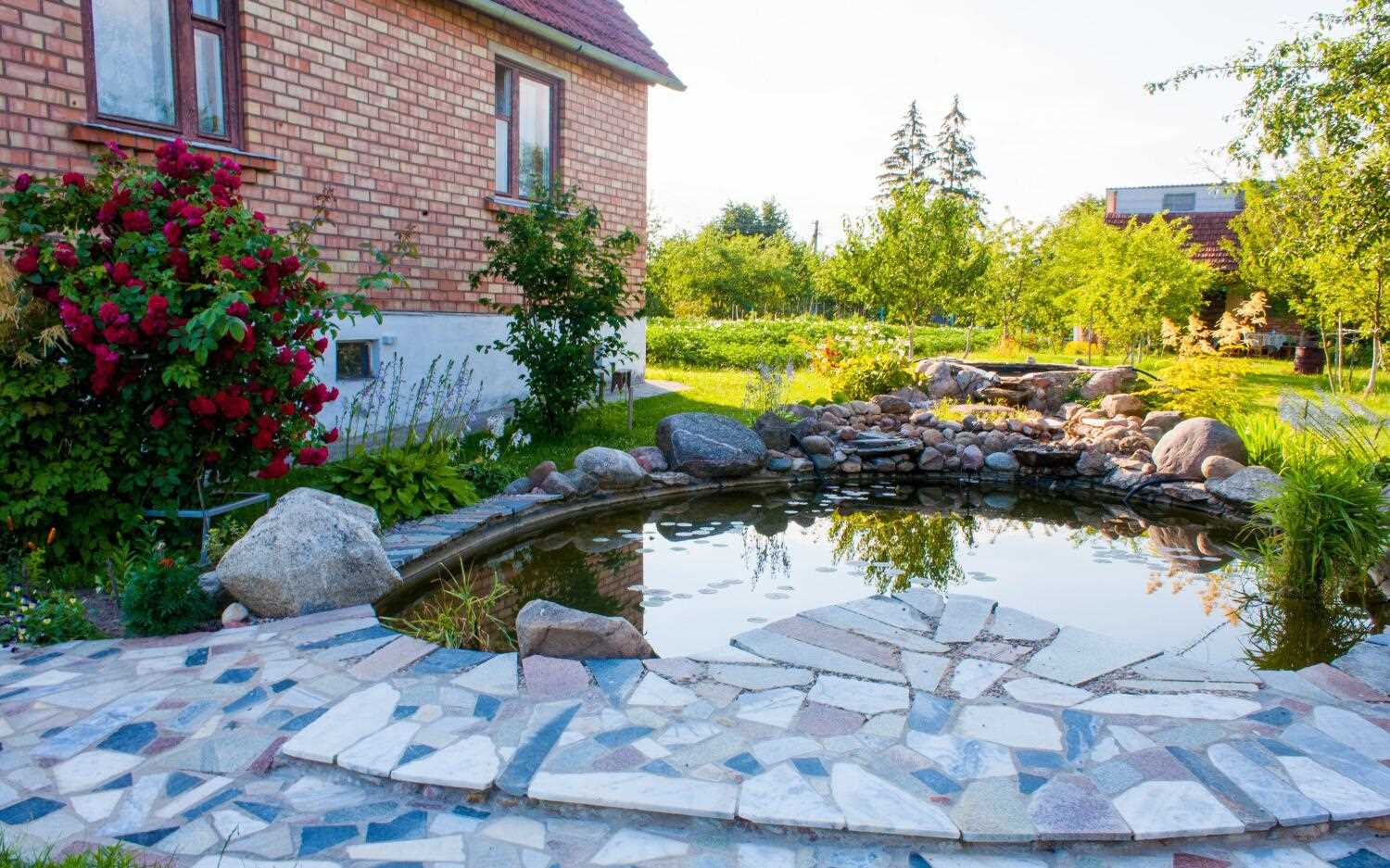 Как создать красивый садовый водоем на участке