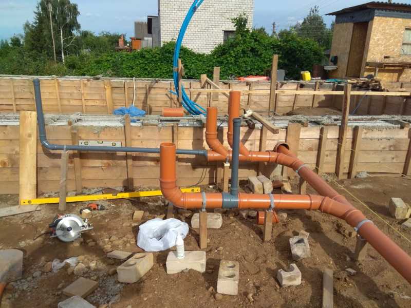 Планировка и установка канализации в загородном доме: основные нюансы